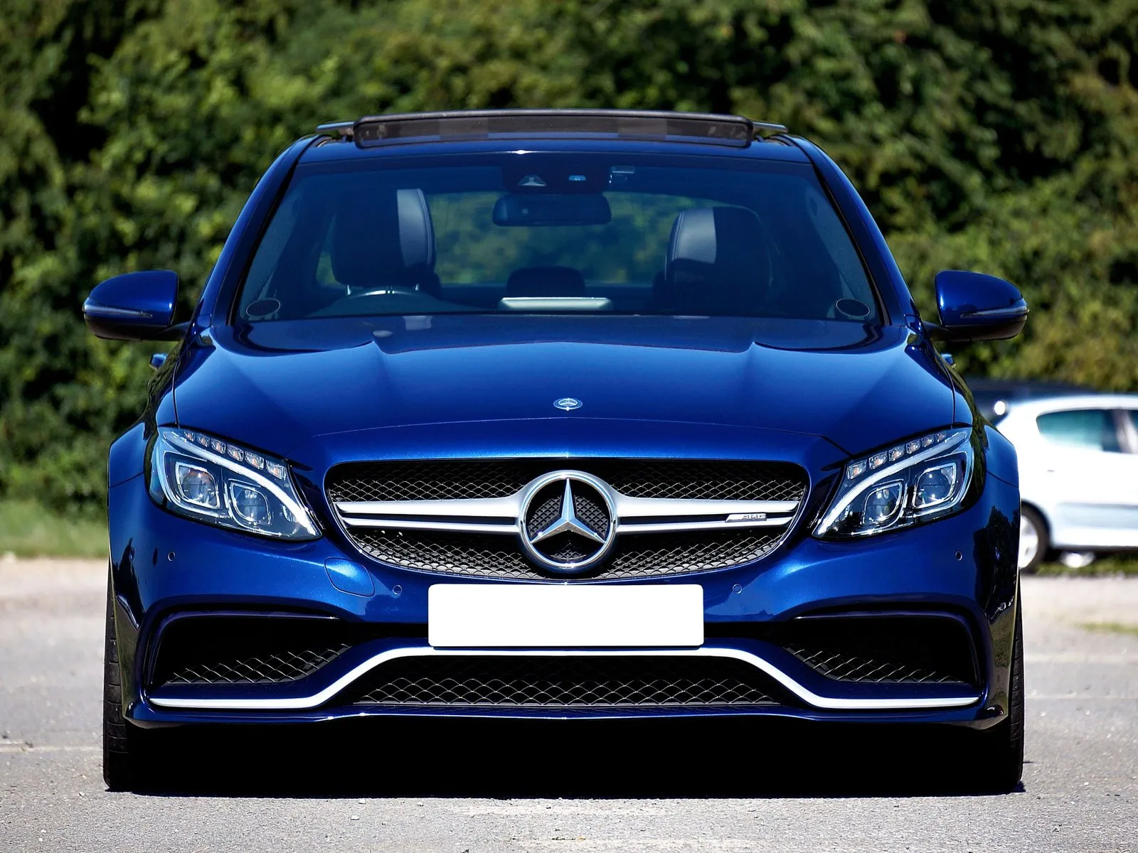 Mercedes-AMG C63 AMG berline V8 biturbo vue de trois quarts avant